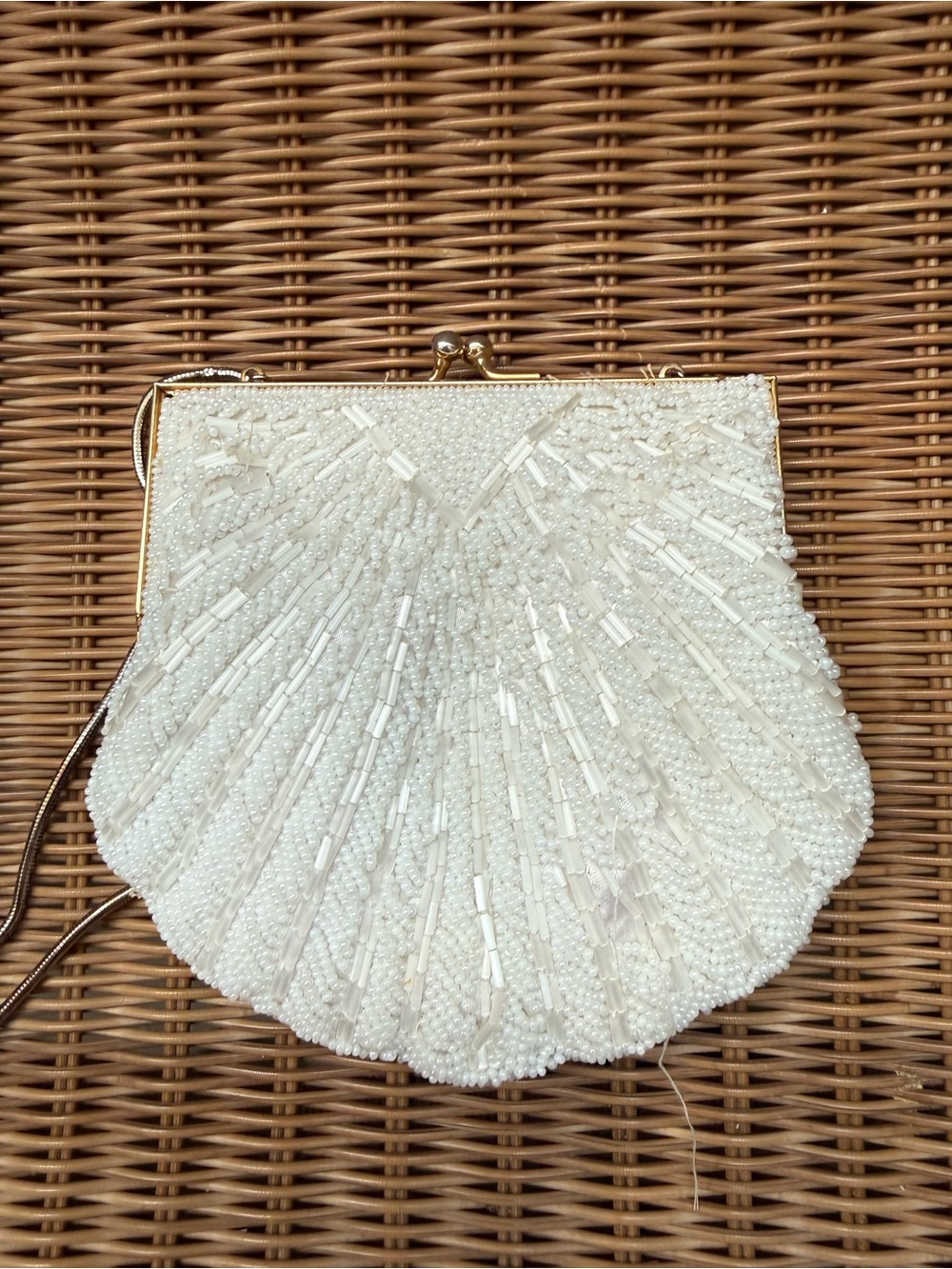 Ivory Beaded Seashell Evening Bag Kiss Lock Chain Purse Possible Vintage